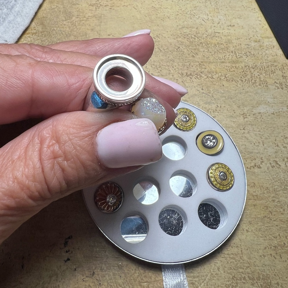 NWT Kemeleon Ring